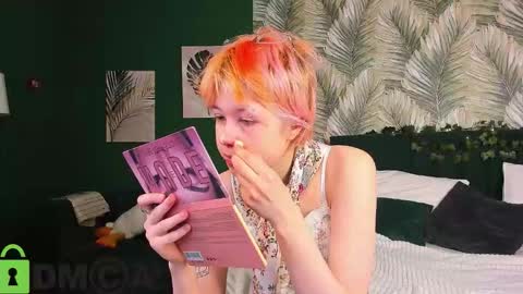 Snapshot of carolinerichter chatting on December 18, 2025, 2:50 am CarolineRichter online show from December 18, 2025, 2:50 am