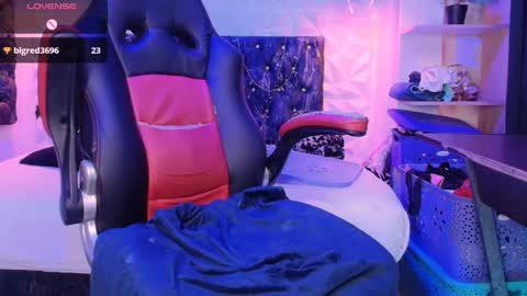 Snapshot of carolinescoth_dl chatting on January 8, 2025, 8:39 pm Caroline Scoth online show from January 8, 2025, 8:39 pm