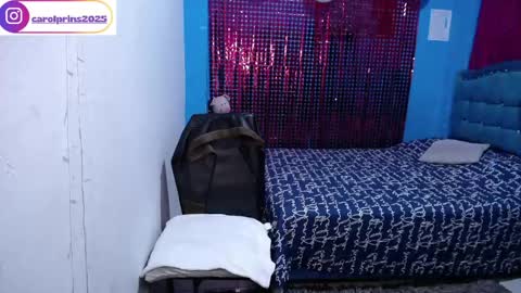 Carolinhe  online show from April 10, 2026, 4:33 pm