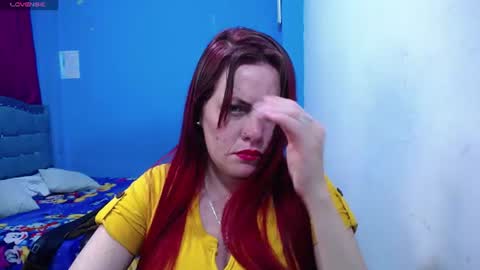 Snapshot of carolinhe_ chatting on June 10, 2026, 4:01 am Carolinhe online show from June 10, 2026, 4:01 am