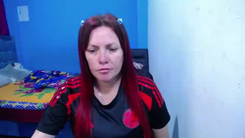 Snapshot of carolinhe_ chatting on July 4, 2026, 5:08 pm Carolinhe online show from July 4, 2026, 5:08 pm