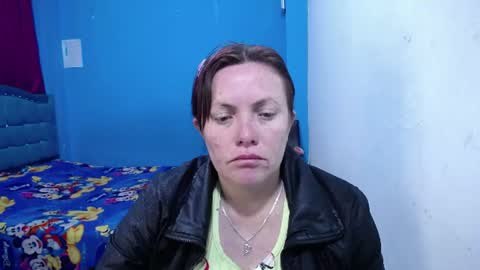 Snapshot of carolinhe_ chatting on July 8, 2026, 12:09 pm Carolinhe online show from July 8, 2026, 12:09 pm