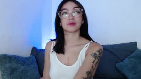 Snapshot of carolinne_fox_ chatting on September 17, 2025, 12:51 pm Caroline online show from September 17, 2025, 12:51 pm