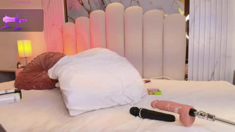 Carol Rivera  online show from January 22, 2025, 11:43 pm