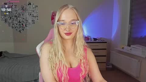 Snapshot of cassie_rosss chatting on February 9, 2025, 12:39 am Cassie Rosss online show from February 9, 2025, 12:39 am