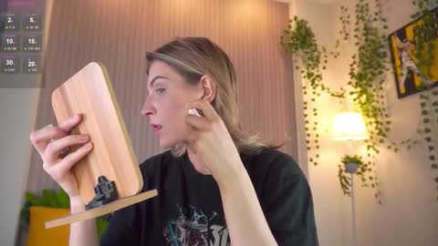 Im Cassie3 online show from March 1, 2026, 7:54 am