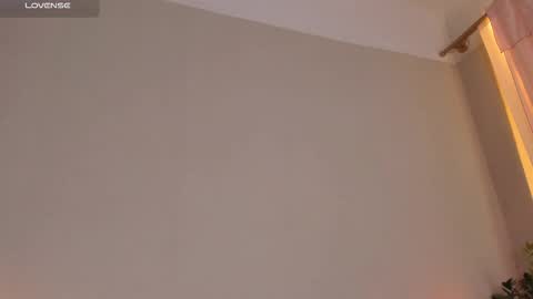  cassandra  online show from November 21, 2025, 12:43 am