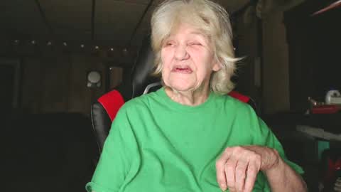 Snapshot of cat9paw chatting on December 21, 2024, 8:21 pm cat online show from December 21, 2024, 8:21 pm