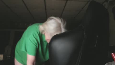 Snapshot of cat9paw chatting on January 1, 2025, 5:22 pm cat online show from January 1, 2025, 5:22 pm