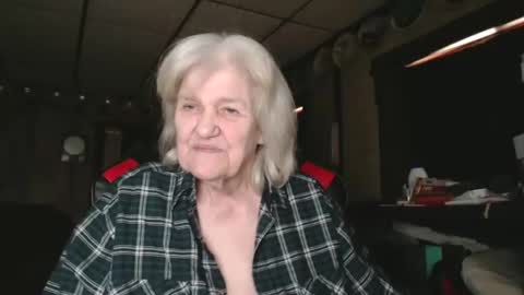 Snapshot of cat9paw chatting on February 3, 2025, 5:35 pm cat online show from February 3, 2025, 5:35 pm