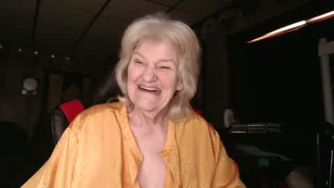 Snapshot of cat9paw chatting on February 19, 2025, 4:00 pm cat online show from February 19, 2025, 4:00 pm