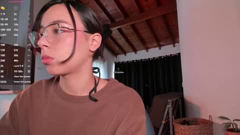 Loren online show from November 4, 2025, 4:06 pm