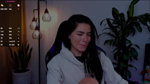 Snapshot of catalella_01 chatting on December 12, 2024, 10:20 pm MACARENA online show from December 12, 2024, 10:20 pm