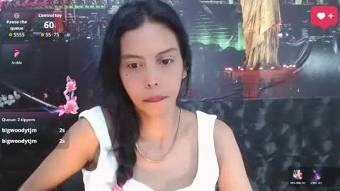Queen Catalella online show from May 14, 2026, 3:46 am