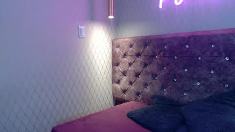 cataleyadamourx online show from December 15, 2025, 11:14 am