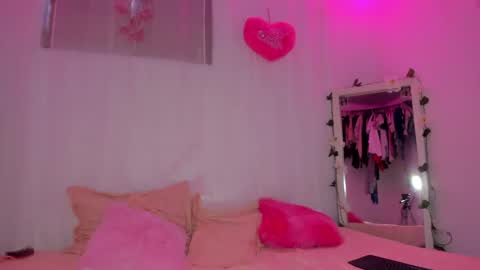 Cata y Roger online show from January 27, 2025, 8:39 pm