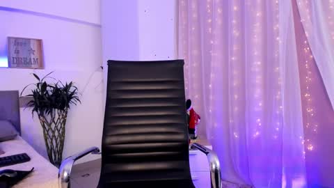 Catalina online show from January 30, 2025, 2:04 pm