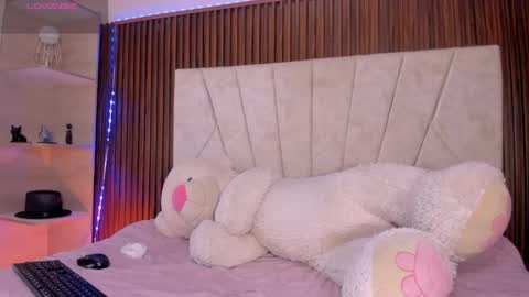catalleya_f online show from May 14, 2026, 7:53 pm
