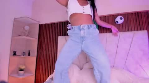 catalleya_f online show from July 10, 2026, 8:11 pm