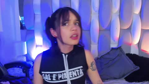 Cat  online show from December 15, 2024, 9:20 pm