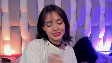 Cat  online show from December 20, 2024, 8:12 pm