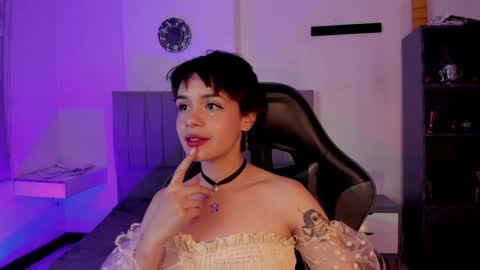 Cat  online show from January 24, 2025, 12:09 am