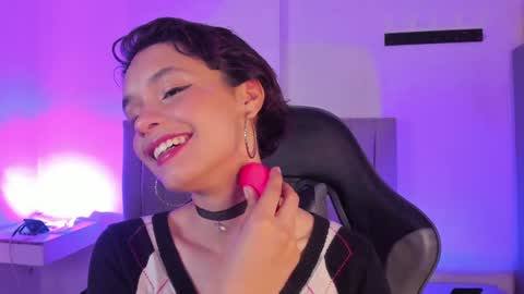 Cat  online show from February 7, 2025, 8:20 pm