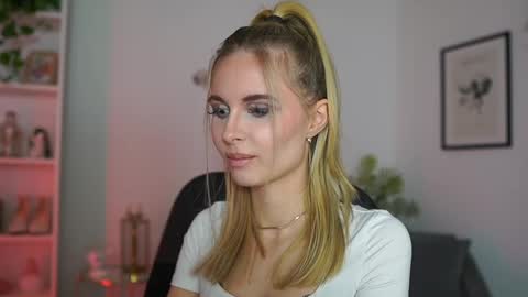 catecrago  online show from February 19, 2025, 2:23 pm