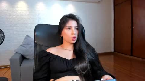 Catalina Santana online show from September 29, 2025, 6:46 pm