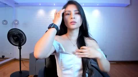 Catalina Santana online show from October 22, 2025, 6:51 pm
