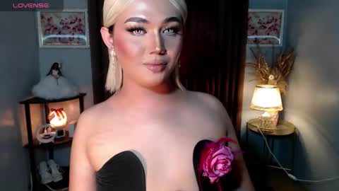 Snapshot of catherine_louise chatting on October 17, 2025, 2:04 am cath online show from October 17, 2025, 2:04 am