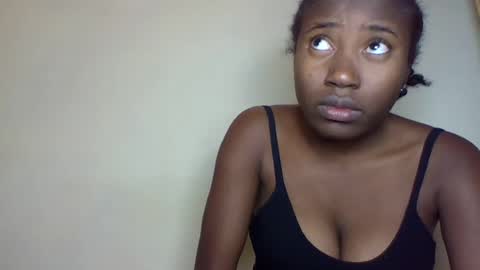 Snapshot of cathia_bella chatting on July 6, 2026, 6:43 am cathia_bella online show from July 6, 2026, 6:43 am
