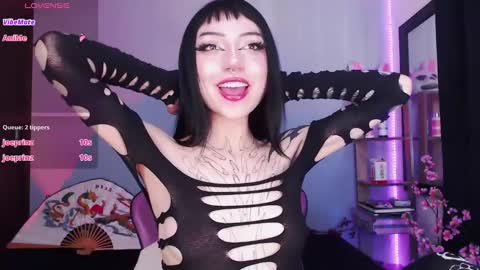 Cati help me reach my goal of 100 thumbs up again 3 online show from February 19, 2025, 1:28 pm