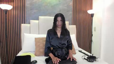 catiusca_reyes_03 online show from November 25, 2025, 1:55 pm