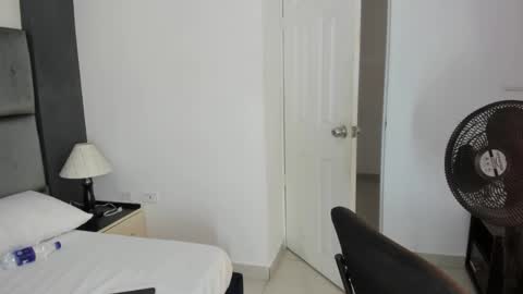 Catleya online show from December 14, 2025, 12:32 pm