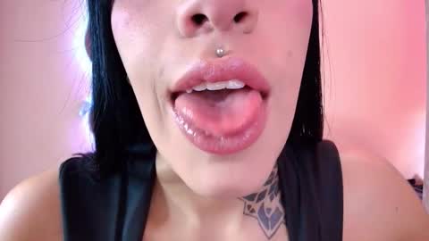 Cattleya online show from November 23, 2025, 7:46 pm