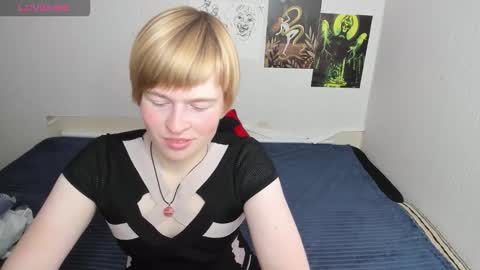 cattie_w_ online show from November 21, 2025, 1:15 am