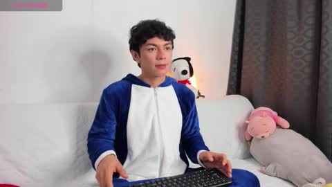 Cayden online show from November 17, 2025, 4:07 am