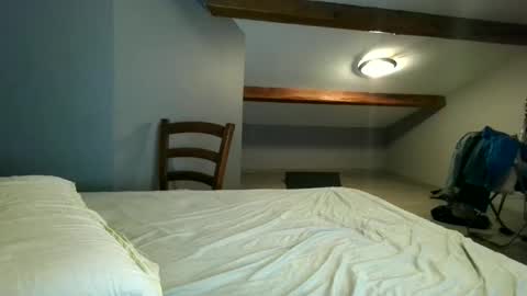 cclovefrench online show from December 17, 2025, 11:00 pm