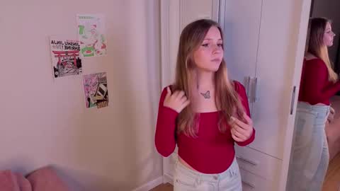 Lina  online show from September 12, 2025, 7:47 pm