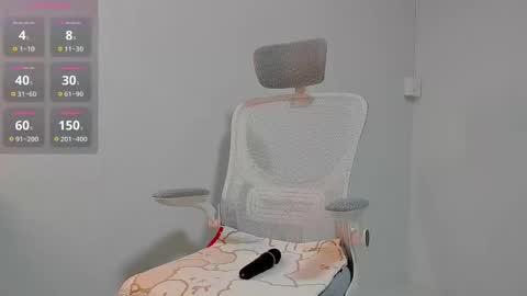 Snapshot of cee_chalynn chatting on October 26, 2025, 2:23 pm Cee Chalynn online show from October 26, 2025, 2:23 pm