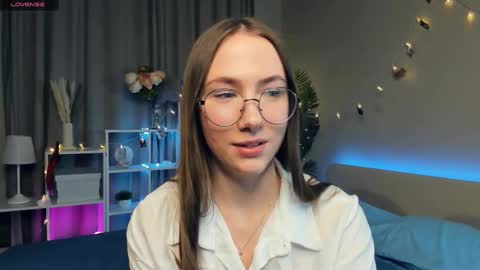 Josie Manesi online show from March 9, 2025, 8:31 pm