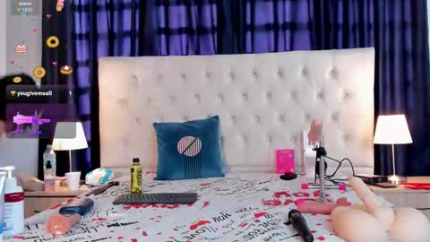 CELESTE MIRANDA online show from November 19, 2025, 12:27 pm