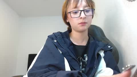 Snapshot of celesteayase chatting on March 7, 2025, 3:19 am celesteayase online show from March 7, 2025, 3:19 am