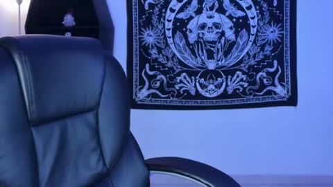   online show from November 12, 2025, 11:36 pm