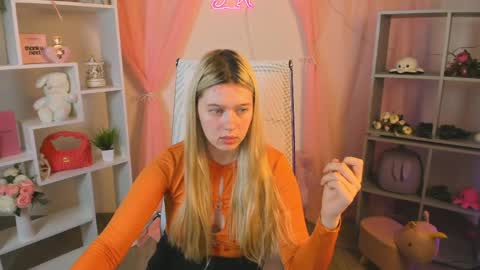 your cute kitty online show from April 7, 2026, 4:18 pm