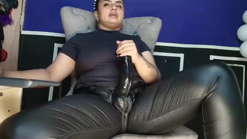       online show from October 31, 2025, 11:00 am