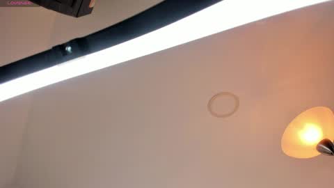 Ari online show from April 1, 2026, 9:56 pm