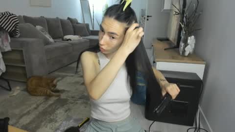 Celine Roxelle online show from May 22, 2026, 1:28 pm