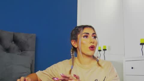 CelineMeyer online show from October 27, 2025, 7:01 am